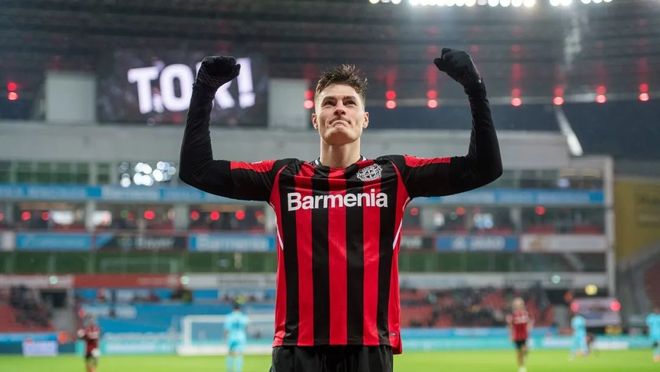 两人之间的 两人之间的